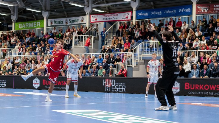 TUSEM feiert klaren Sieg im ersten Heimspiel